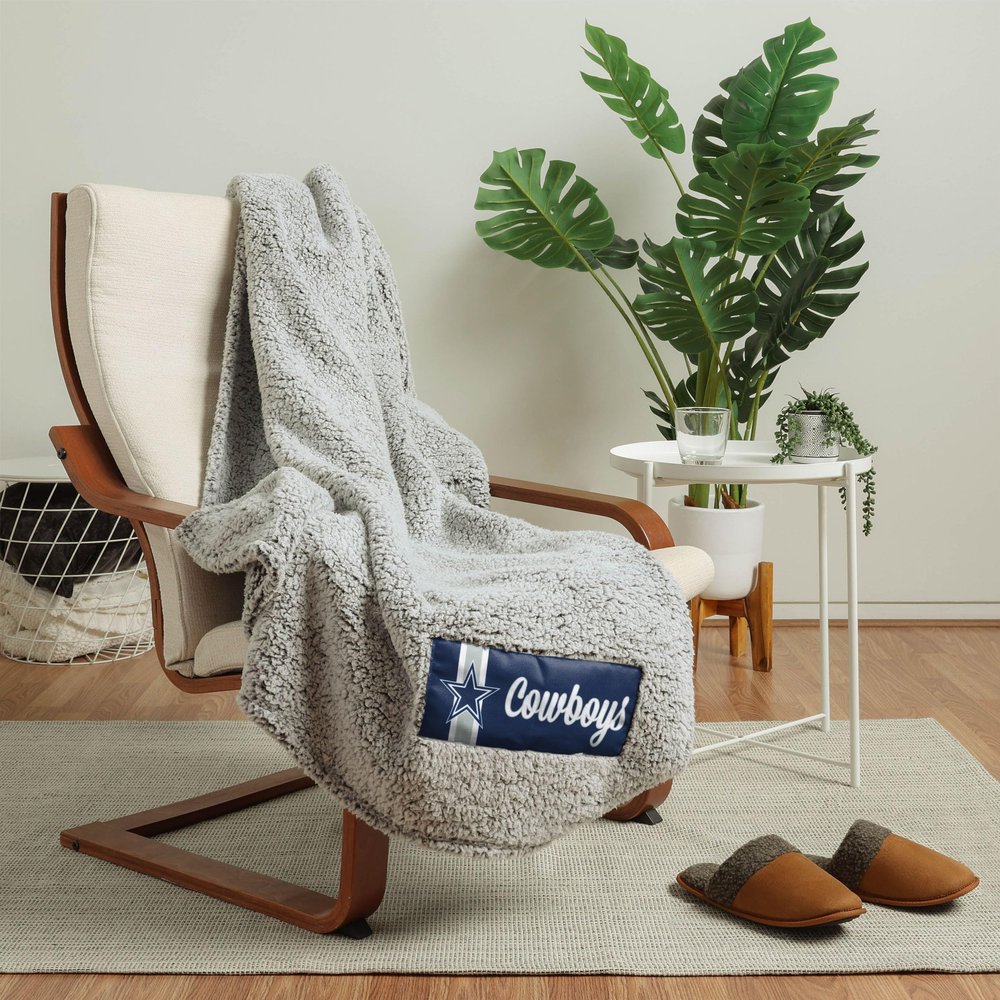 FOCO Dallas Cowboys NFL Big Logo Cloud Sherpa Blanket