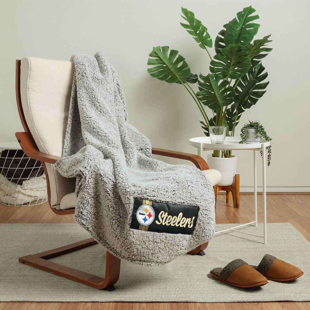 FOCO Pittsburgh Steelers NFL Big Logo Cloud Sherpa Blanket