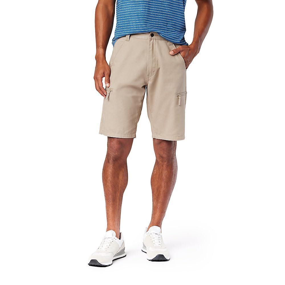 Levi Strauss Signature Gold Men's Utility 10.5" Short (Also Available in Big & Tall), True Chino, 30 Regular