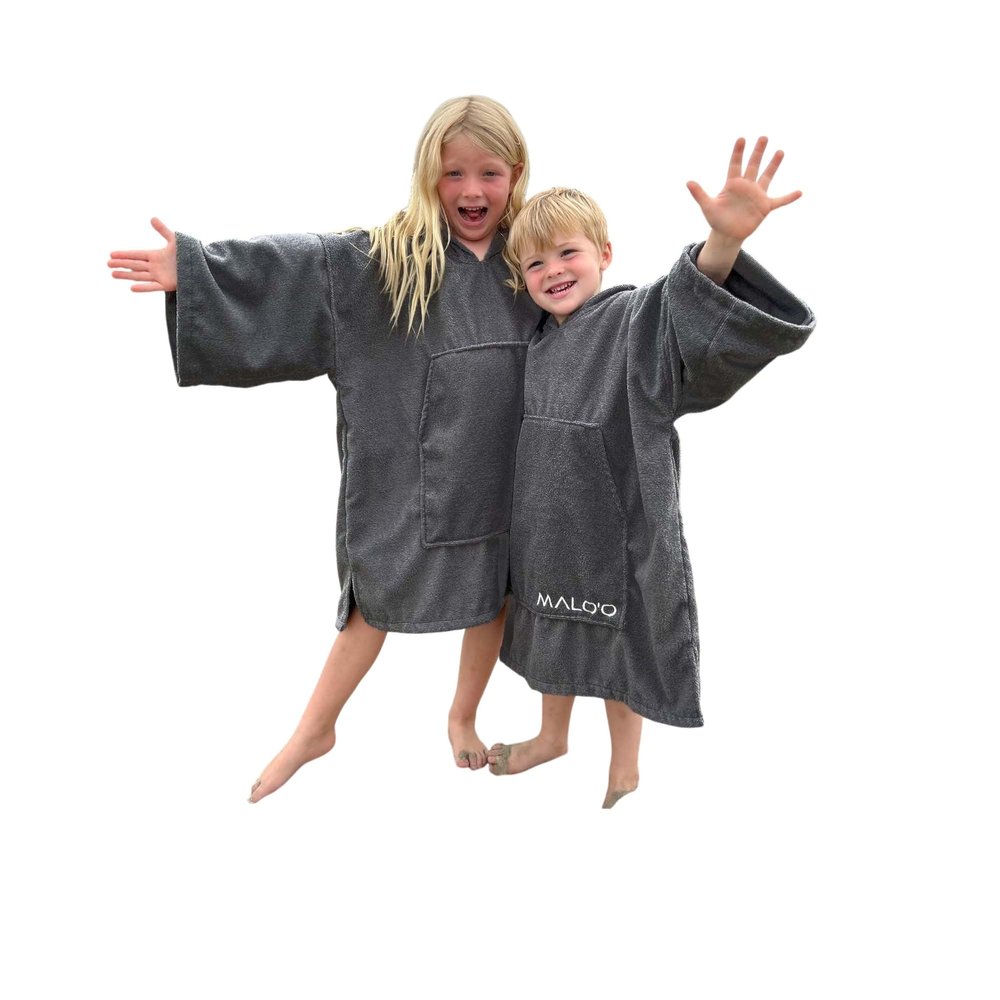 Malo'o Surf Poncho Changing Robe with Hood | Quick Dry Microfiber Wetsuit Changing Towel with Pocket for Men Women and Children | Changing Poncho | Age 4-9