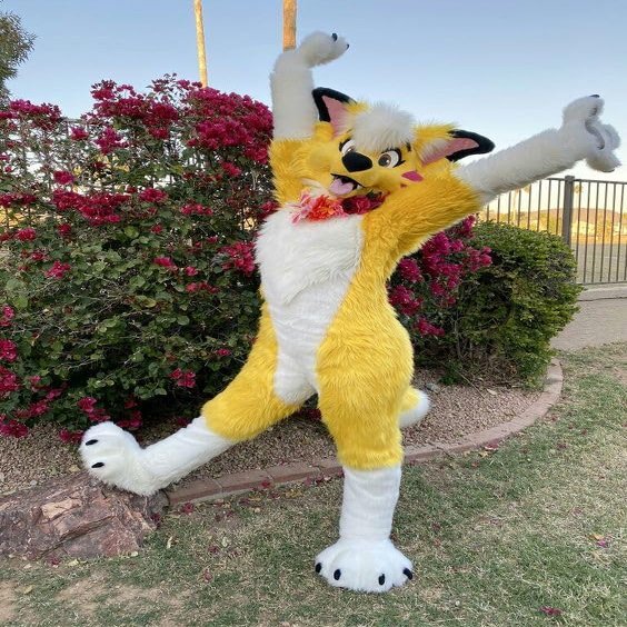 Professional Yellow Husky Dog Animal Halloween Fancy Dress Fursuit Birthday Party Mascot Costume Fursuit Furry Costume Birthday Party Fancy Dress Halloween Cosplay Birthday Party Cosplay Gift