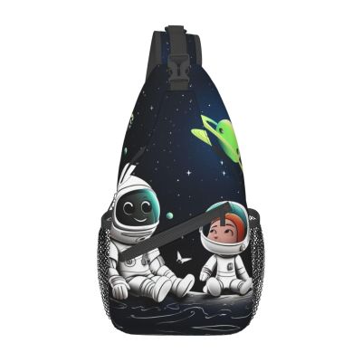 RLDOBOFE Astronaut And Alien pint Unisex Chest Bags Crossbody Sling Backpack Lightweight Daypack for Travel Hiking