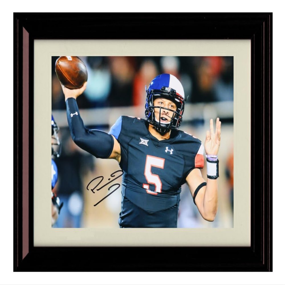 Texas Tech Football - Patrick Mahomes - Making The Pass - Autograph Replica Print - Framed 8x10