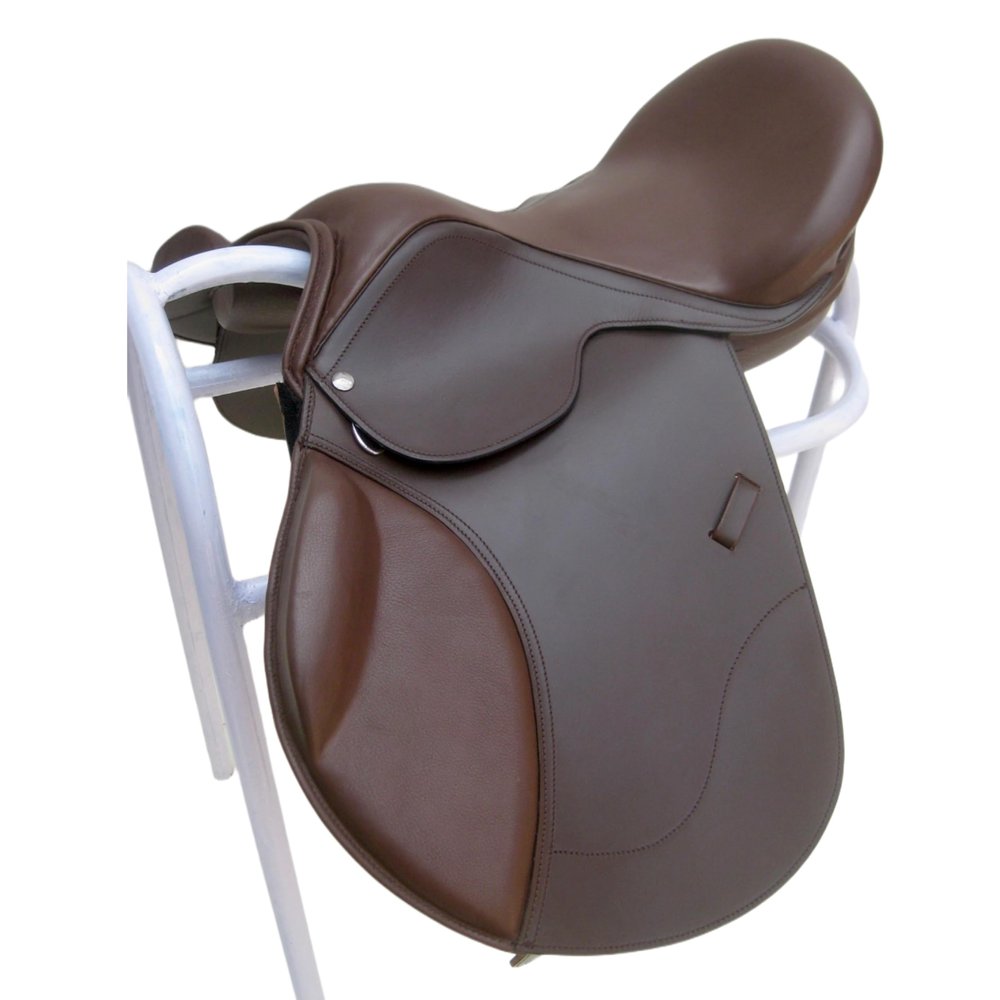 AHS us Designer Pannel Jumping Treeless Saddle with Adjustable Girthing Strap and Knee Blocks (17", Brown)
