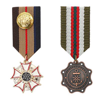2pcs Medal for Honor, Fake Military Medals Costume Pins, Vintage Retro Crown Geometric Metal Patriot Brooch for Officer Badge Mens Uniform, US Army Soldier Colonel Mustard Coat Jacket Epaulets Ribbons