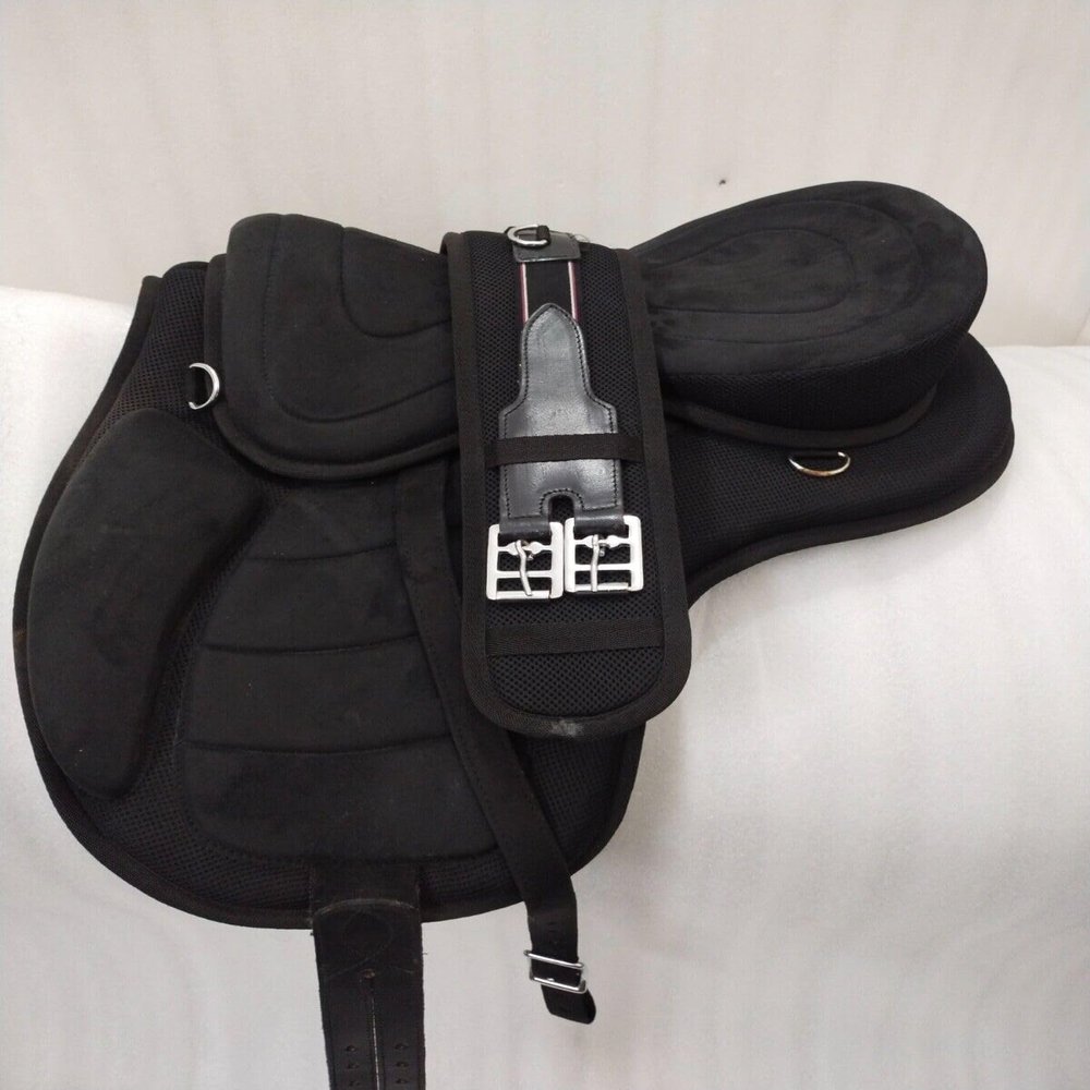 SABA International Designer Treeless Freemax Synthetic English Saddle for Horse (17 Inch)