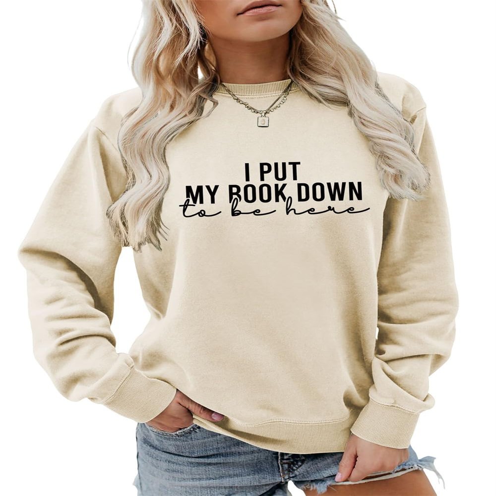 ESIKAH I Put My Book Down To Be Here Sweatshirt Funny Book Lover Shirts Women Crewneck Bookworm Pullover Tops Reading Sweater Beige, XX-Large
