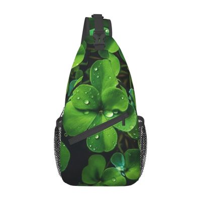CSGJMYGS Sling Bag for Women Men Green clovers Cross Chest Bag Diagonally Casual Fashion Travel Hiking Daypack