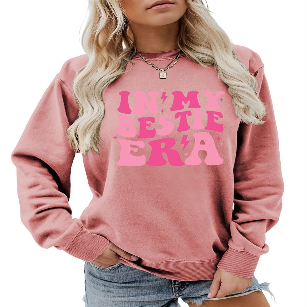 ESIKAH In My Bestie Era Sweatshirt Funny Best Friend Sweater Bestie Shirts Gifts Women Casual Crewneck Graphic Pullover Tops Rose