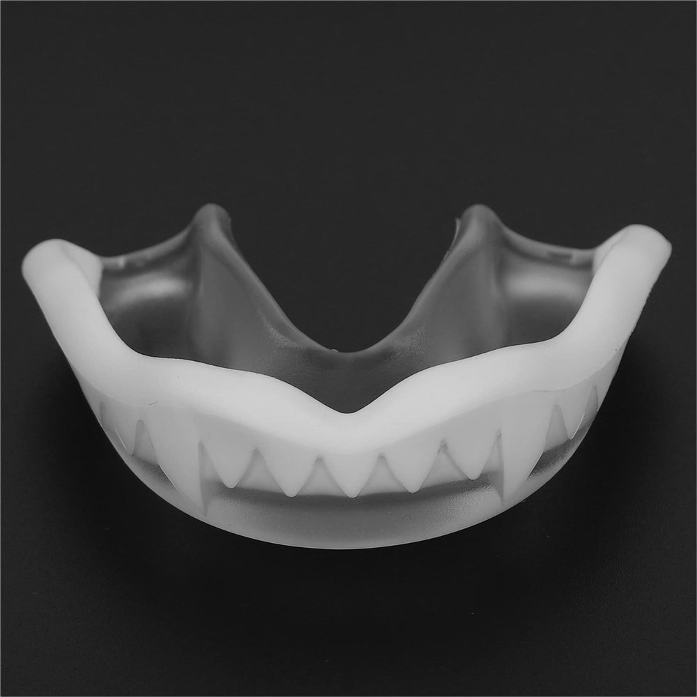 Fangs Boxing Mouth Guard Muay Thai Fighting Taekwondo Sanda Protective Gear Basketball Football Mouth Guard with a Storage Box for Sports Transparent White