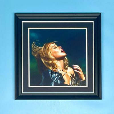 Kylie Minogue Signed Photo In Luxury Handmade Wooden Frame & AFTAL Member Certificate of Authenticity Pop Music Autograph Memorabilia Poster