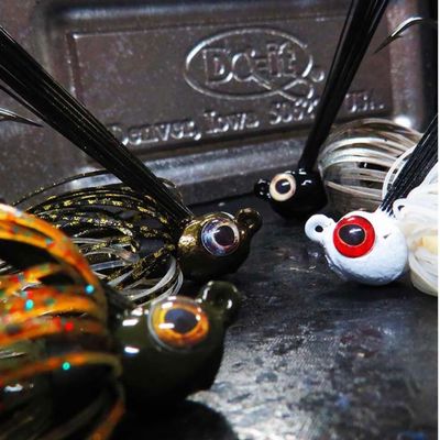 Do It Mold 3D Stick-on Lure Eyes - Two Sizes 4mm and 6mm, Fishing Lure Eyes for Making Your own Jig and spinnerbaits (9281-3D Eye, 6MM Red Prism)
