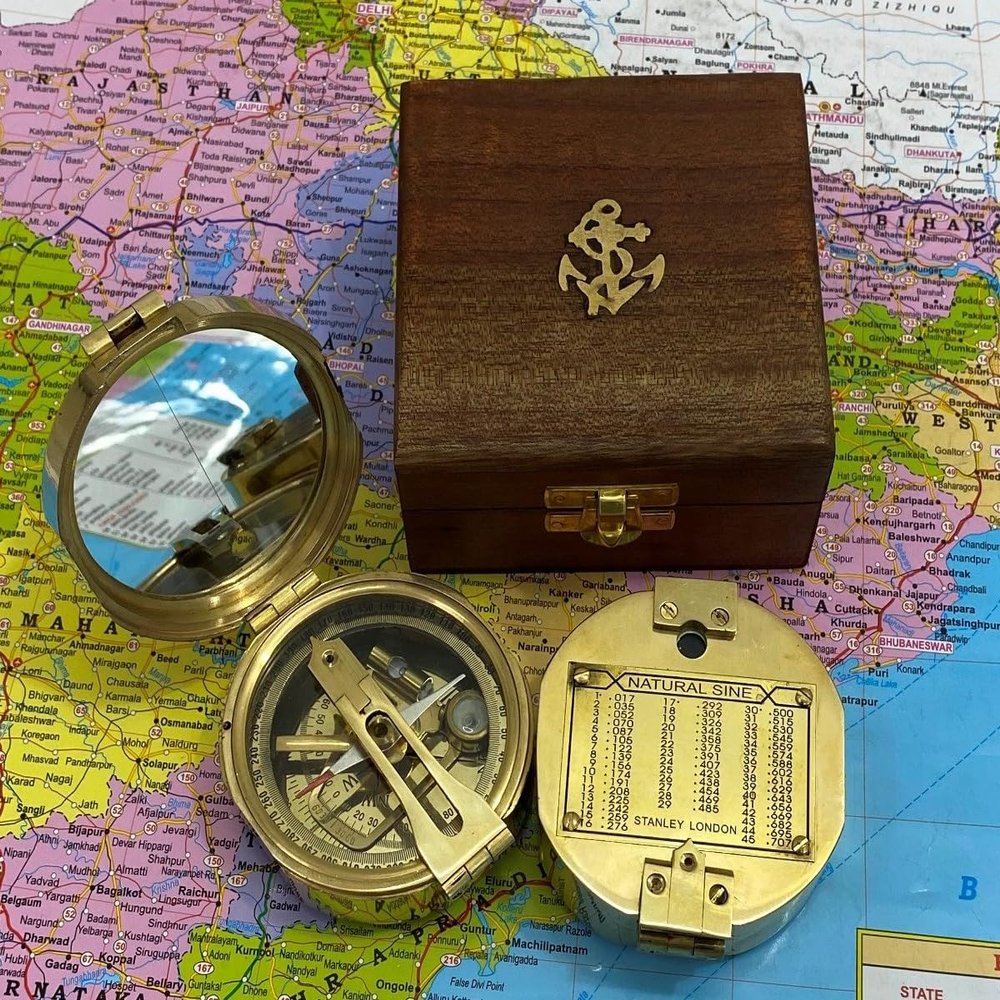 Antique Brass Heavy Sundial Brass Engraved Sundial Functional Direction Brown Wood Box Compasses (Brass Compass with Anchor Box)