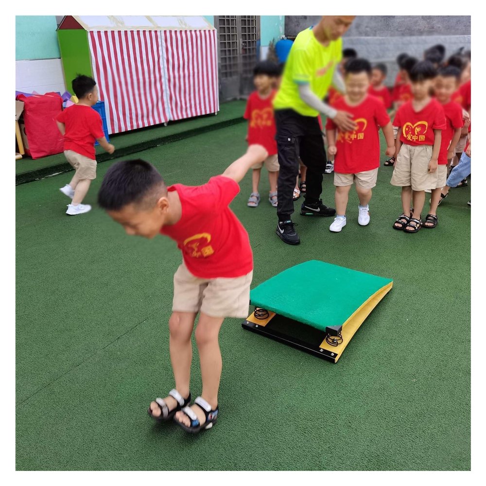 Vault with Spring & Carpet, Ergonomic Vault Spring Board for Gymnastics Center, Pro Curved Spring Board for Adult Teen Or Child