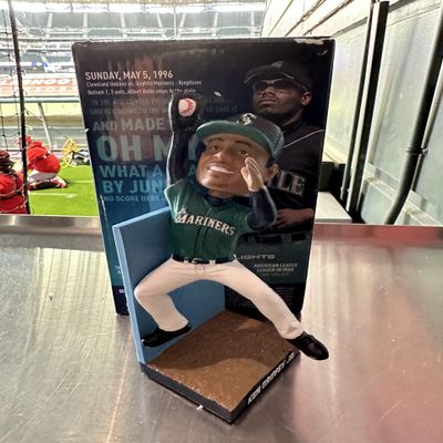 BASEBALL Ken Griffey Jr. HR Robbery Bobblehead 4/15/24 SGA Seattle Wall Catch Aqua