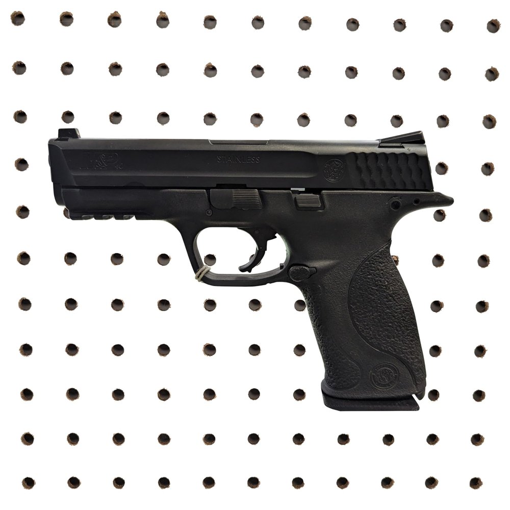 Hammy3DPrints Mount for S&W M&P .40 S&W - Pegboard/Skadis/etc. | Pistol Holder Storage Rack (Facing Right, Vault Tek)