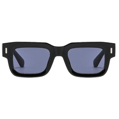 Square Sunglasses Women Vintage Rivets Sun Glasses Trending Clear Ocean Gradient Lens Shades UV400 Men Punk Sun Glasses (black)