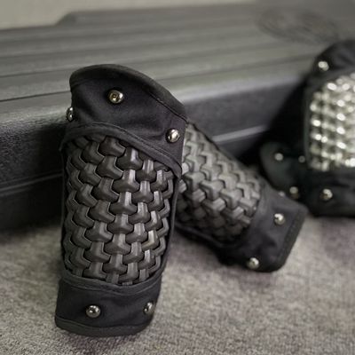 URMODELAND Tactical Armor Arm Protector, Samurai Tactical Armor Arm Guard Bracers, 1Pair Ajustable Tactical Non-slip Gear Forearm Armor Guard, Military Combat Protector Defense Gear