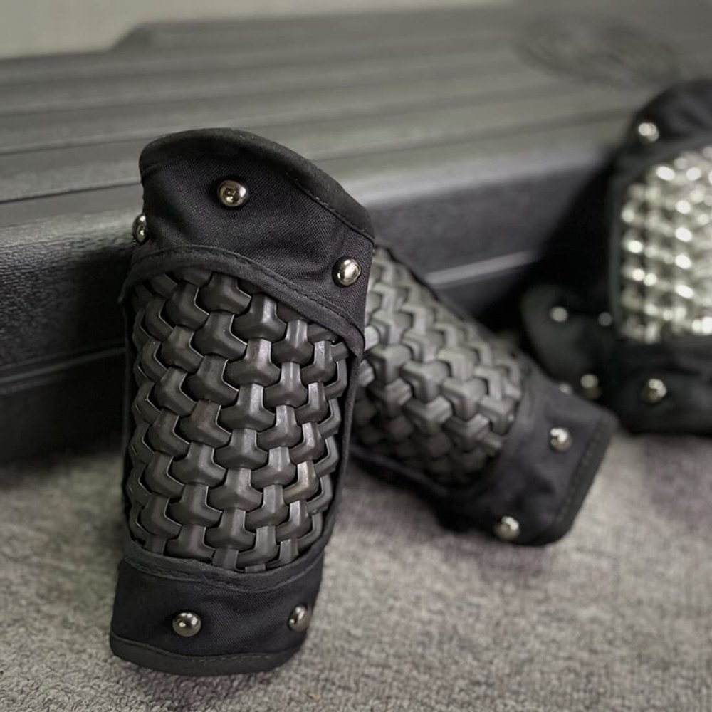URMODELAND Tactical Armor Arm Protector, Samurai Tactical Armor Arm Guard Bracers, 1Pair Ajustable Tactical Non-slip Gear Forearm Armor Guard, Military Combat Protector Defense Gear