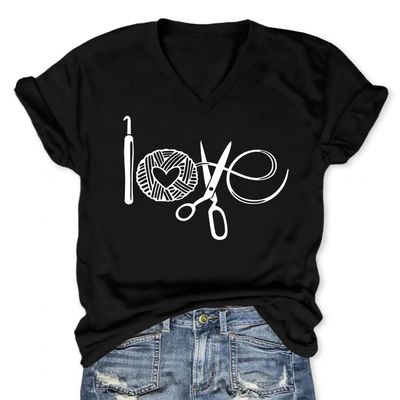 Womens Love Crochet Shirt Funny Letter Print Crochet Hook Yarn Graphic T-Shirt Knitting Lover Gift V Neck Tees Black