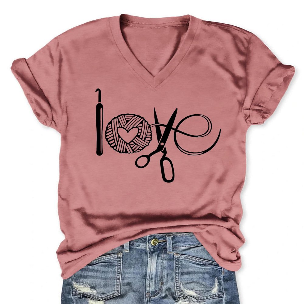 Womens Love Crochet Shirt Funny Letter Print Crochet Hook Yarn Graphic T-Shirt Knitting Lover Gift V Neck Tees Pink