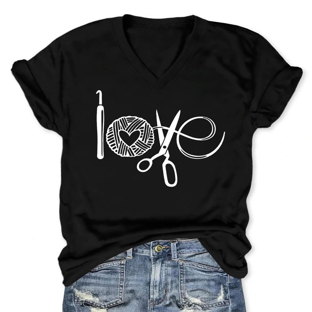 Womens Love Crochet Shirt Funny Letter Print Crochet Hook Yarn Graphic T-Shirt Knitting Lover Gift V Neck Tees Black