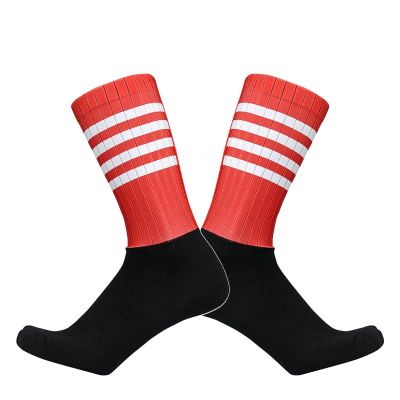 QQNYTHF Men'S Running Socks Pro Bike Team Stripe Aero Cycling Socks Men Women Seamless Anti Slip Sport Red