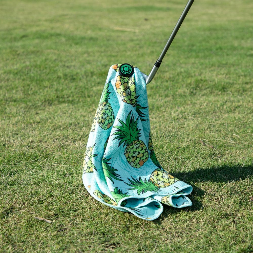 Magnetic Golf Towel for Golf Bags Microfiber Fabric Waffle Pattern Towels for Men or Women, Magnet Golf Towel with Heavy Duty Carabiner Clip Golf Accessories (Pineapple)