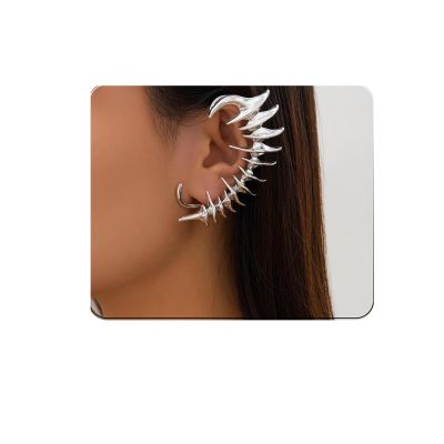 Gothic Jarring Clip Hip Hop Retro Spinal Ear Clip Punk Style Jarring Bone Stud Crawling Statement Earring Jewelry for Women (Silver)
