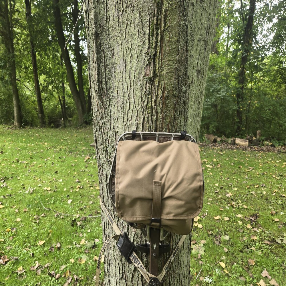 20 FEET ABOVE Tree Stand Seat and Mobile Hunting Bag