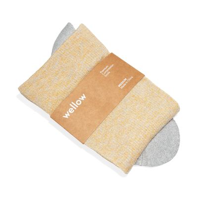 Wellow Knee High Compression Socks for Men & Women | 18-25 mmHg Made with Viscose from Bamboo | Nurses & Pregnancy Support | Relieves Swelling | Regular, MD, Champagne Twist